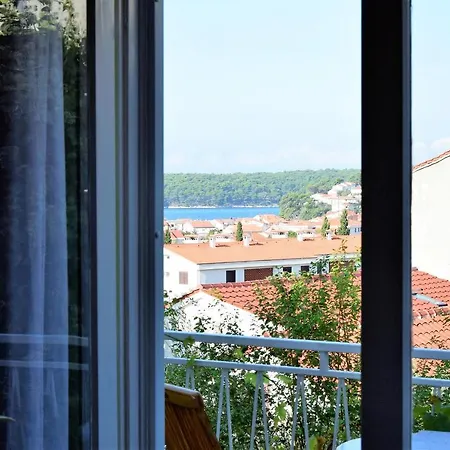 Δωμάτια σε οικογενειακή κατοικία Rab View